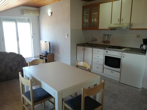 Kuchyňa alebo kuchynka v ubytovaní Apartments Dorkin