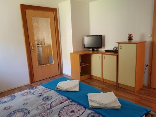 Ένα ή περισσότερα κρεβάτια σε δωμάτιο στο Vaznik Farm House Apartments