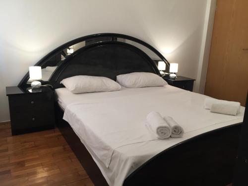a bedroom with a large bed with two towels on it at Apartman Višić 1692 in Kaštela