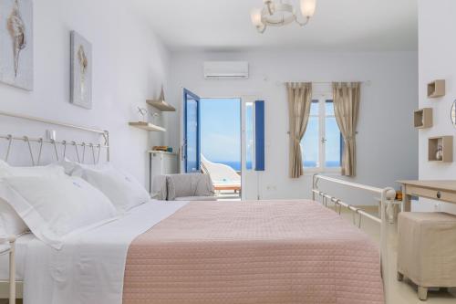 A bed or beds in a room at Aigeis-milos suites