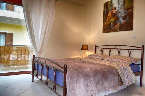 a bedroom with a bed and a painting on the wall at CENTRAL guest room in Olympia