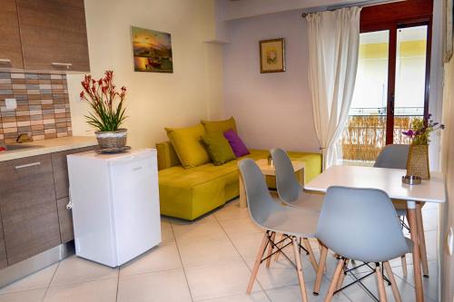 Posezení v ubytování CENTRAL guest room