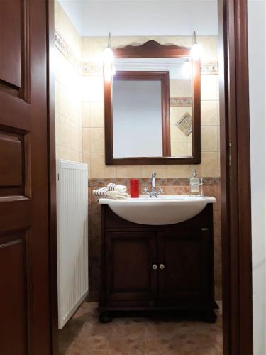 Ένα μπάνιο στο Apiranthos Diamond Maisonette in Naxos (3 BDRM)