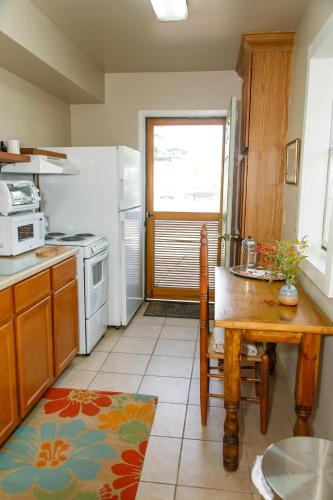 Dapur atau dapur kecil di The Blue Room - Charming Studio, Great Location!