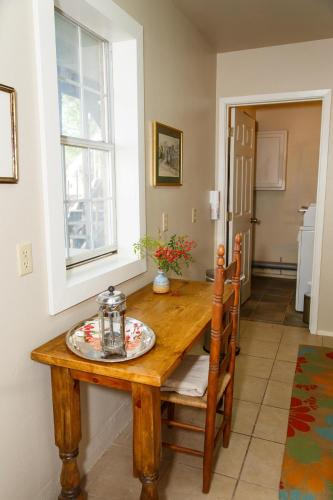 Gambar di galeri bagi The Blue Room - Charming Studio, Great Location! di Alpine