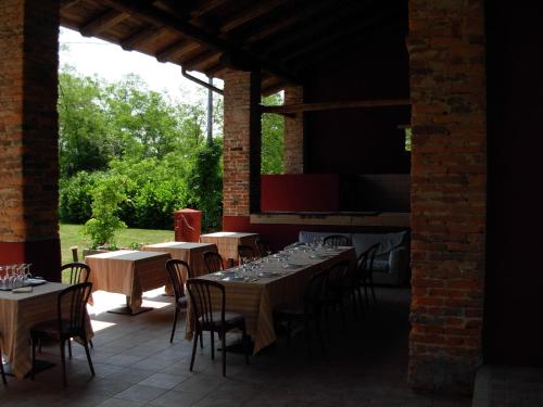 Restoran ili drugo mesto za obedovanje u objektu Cascina Foresto