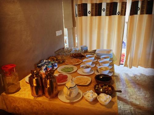 Comida en o cerca de este riad