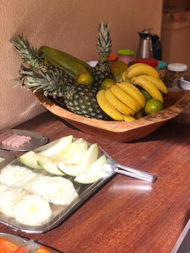 a basket of fruit and vegetables on a table at Hotel Alta Vista in Canoa Quebrada
