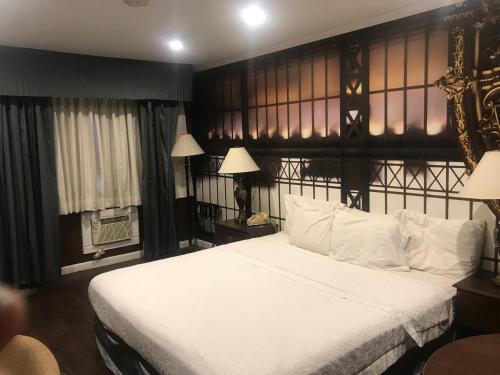 Giường trong phòng chung tại Hamilton Inn Sturbridge