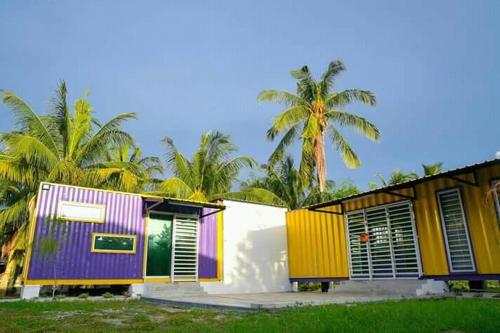 Gallery image of Yellow Cube at Lumut Cube Homestay Kontena in Lumut