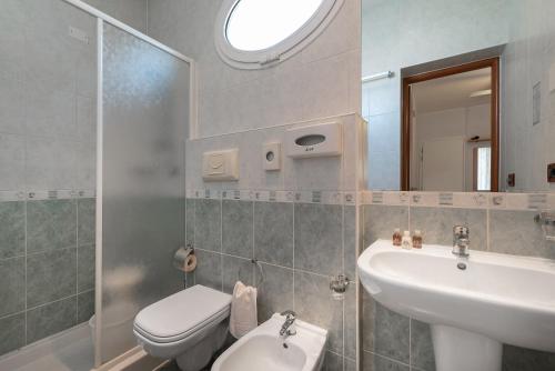 Koupelna v ubytování Hotel Pierre