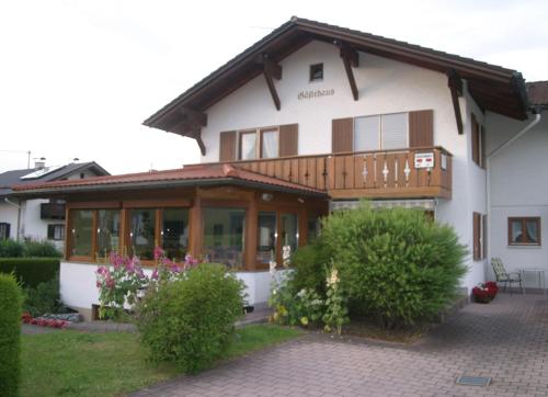 a large white building with a balcony on it at Gästehaus Elisabeth in Schwangau