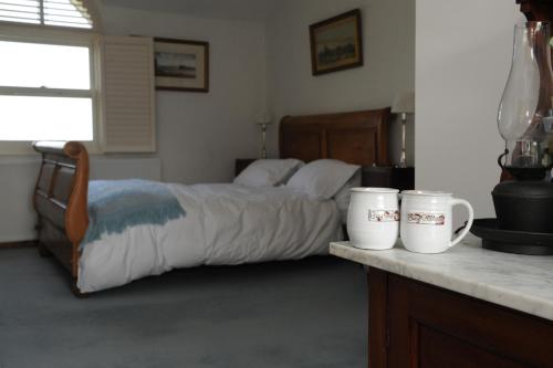 A bed or beds in a room at Bay Cottage Bed & Breakfast