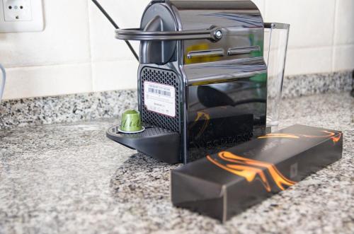 a juicer sitting on a counter next to a sink at Villa Julia in Riumar