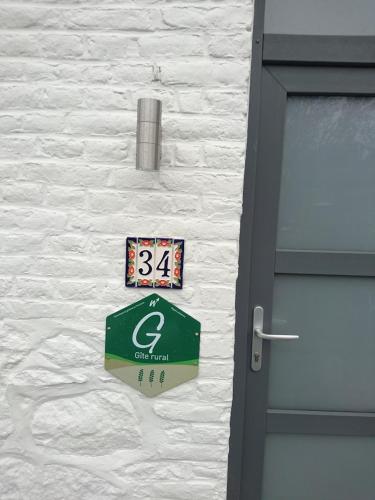 Gîte Aische-en-Refailに飾ってある許可証、賞状、看板またはその他の書類