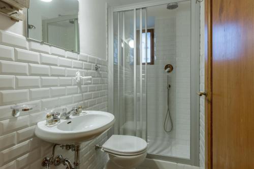 Et badeværelse på Mamo Florence - The Suite Dome Apartment