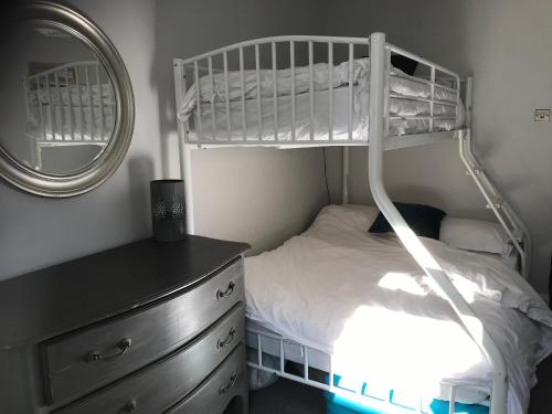 Galeriebild der Unterkunft Wight view, flat 2 rosslyn house in Swanage