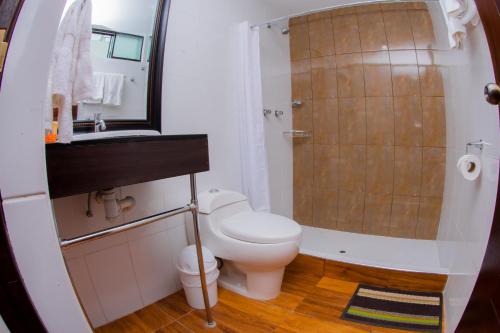 a small bathroom with a toilet and a shower at La Casa de Los Balcones in Chachapoyas