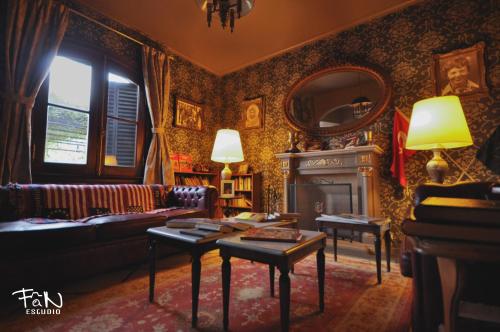 a living room with a couch and a fireplace at Hotel City Bell in La Plata