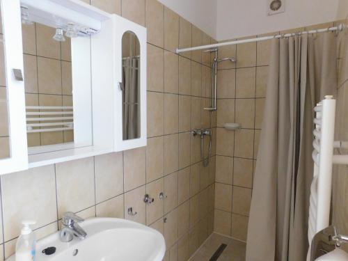 a bathroom with a sink and a shower at 8888 Apartmanház in Lispeszentadorján