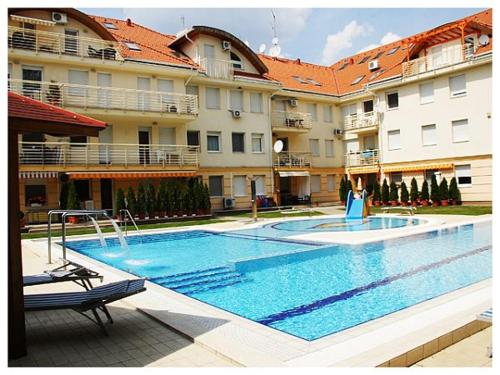 Bazén v ubytovaní Sunrise 3 Apartment alebo v jeho blízkosti