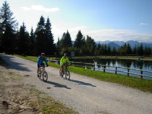 two people riding bikes down a dirt road at Apartments Slap in Slappe dʼIdria