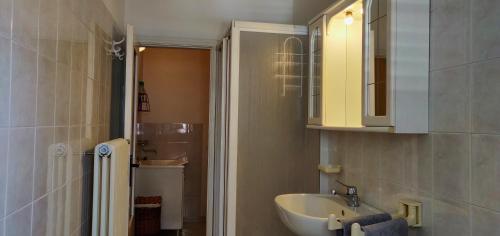 A bathroom at ADRIATICO 28 int.2
