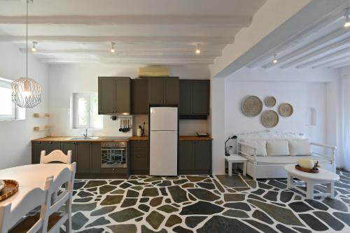 Santa Flora 3 Bedroom House â Parikiaâs Edge
