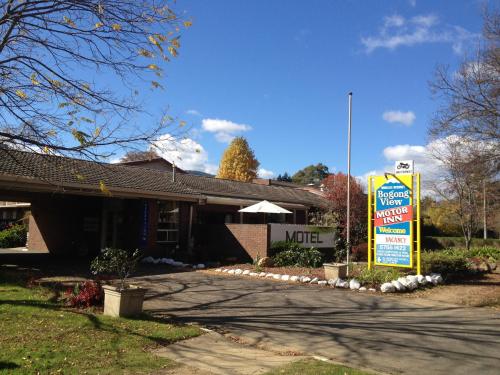 a building with a sign in front of it at Motel Sierra - Bright in Bright