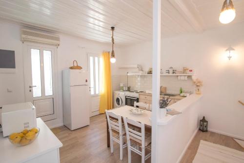 Kuchyň nebo kuchyňský kout v ubytování Cavos Seaside House