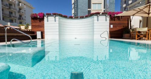 La alberca dentro o cerca de Novecento Suite Hotel