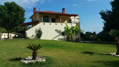 Κήπος έξω από το Villa Chris