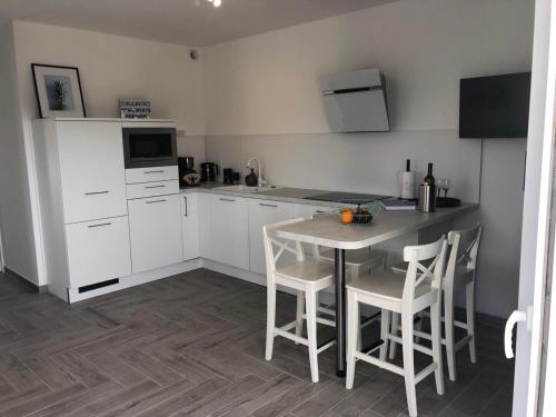 Gallery image of EllaVis Apartments in Vis