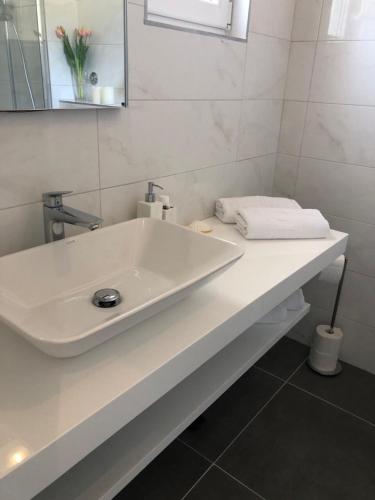 Gallery image of EllaVis Apartments in Vis