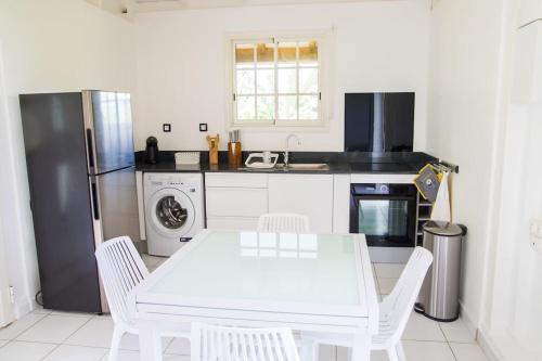 Dapur atau dapur kecil di Gîte spacieux avec Jacuzzi - ****5 étoiles****