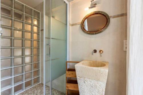 a bathroom with a sink and a shower at 2 Appartements à Chamonix centre ville, vue Mont-Blanc, Lyret ou Morgane in Chamonix-Mont-Blanc