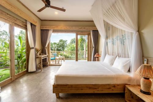 Postel nebo postele na pokoji v ubytování Lahana Resort Phu Quoc & Spa