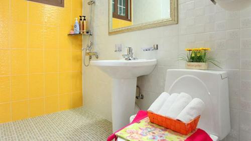 Vonios kambarys apgyvendinimo įstaigoje Tongyeong Bada Sarang Pension