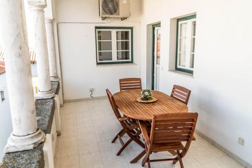 a dining room with a wooden table and chairs at Casa do Pateo in Évora