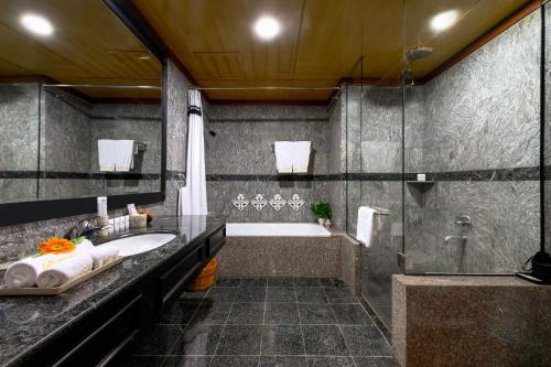 Koupelna v ubytování Muong Thanh Luxury Song Han Hotel