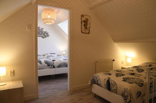 מיטה או מיטות בחדר ב-Bleyendaal aan Zee