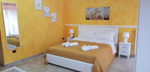 Un pat sau paturi într-o cameră la B&B Del Corso Vittorio