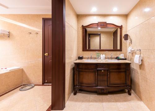 Ένα μπάνιο στο Country Garden Phoenix Hotels Shenyang Yuhong