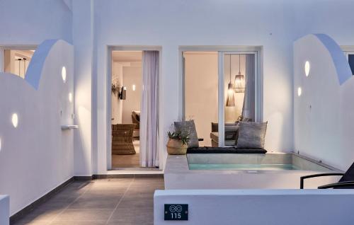 Imagen de la galería de Callia Retreat Suites - Adults Only, en Fira