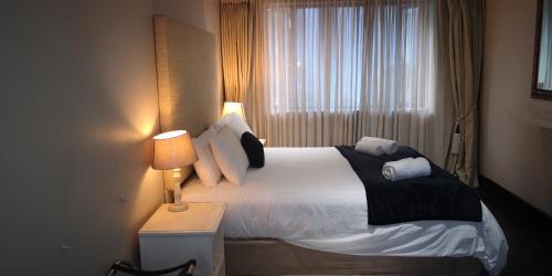 Llit o llits en una habitació de 21 Kingfisher Guesthouse