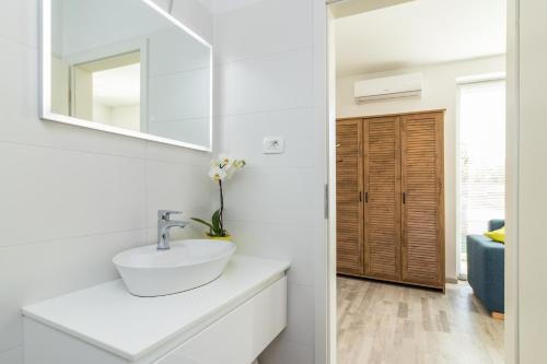 Ένα μπάνιο στο Villa Cindrić