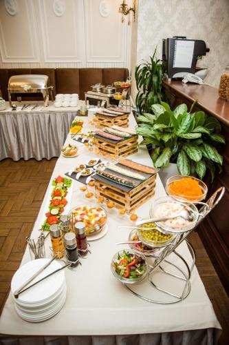 Makanan di atau berdekatan hotel