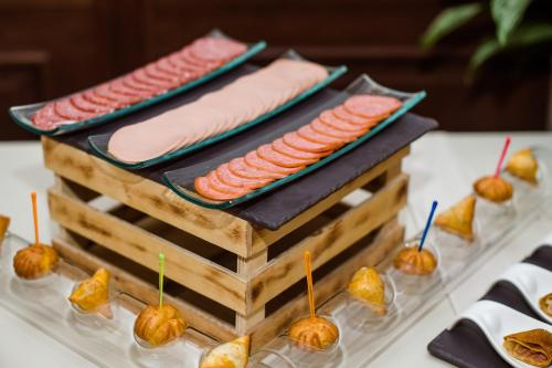 Makanan di atau berdekatan hotel