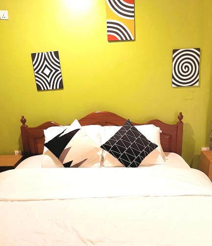 Кровать или кровати в номере Yambi Guesthouse