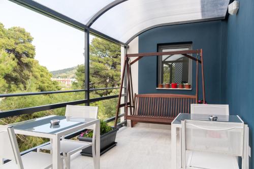 Balkón nebo terasa v ubytování CHROMA Lodge Pikermi